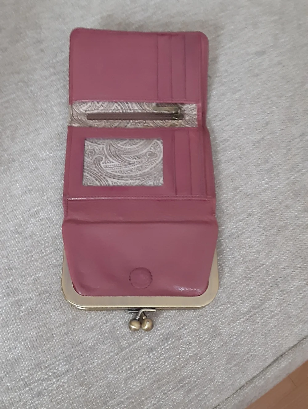 HOBO INTERNATIONAL BURGUNDY LEATHER SMALL WALLET
